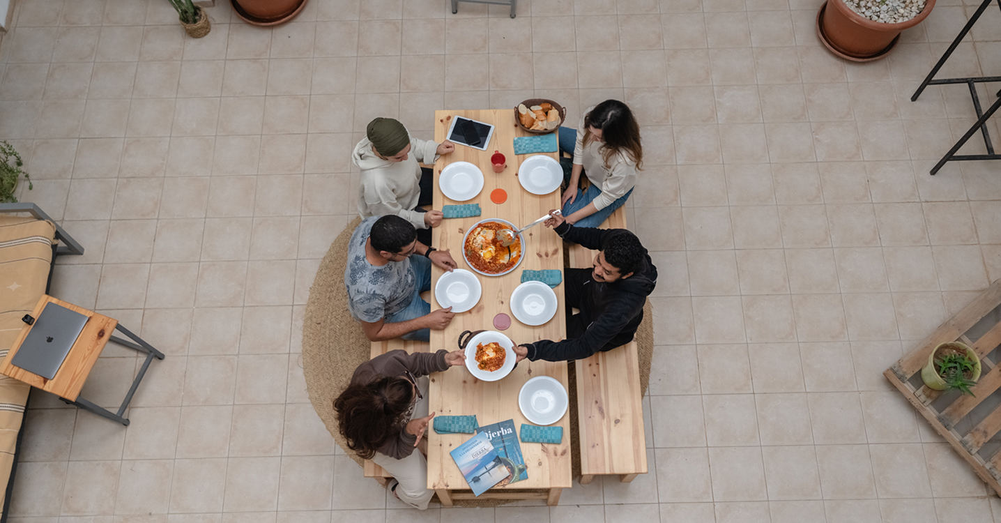 Lunch table Coliving Hostel CoZi